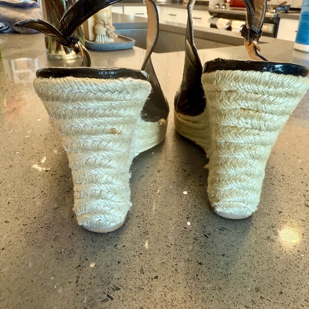 Black Guess Wedges